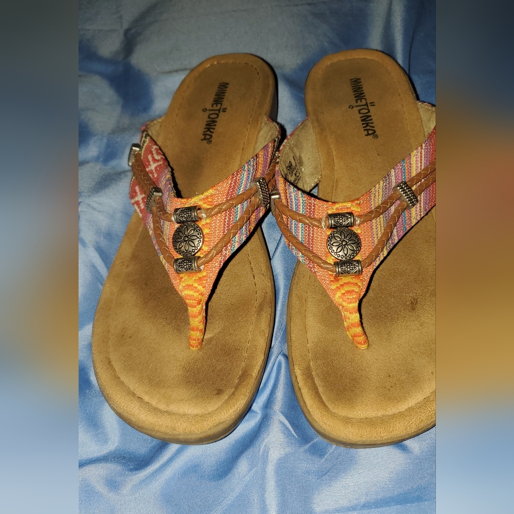 Minnetonka sandals size 9 women's
